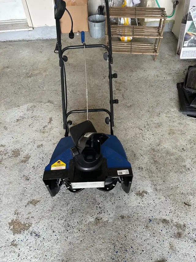 Snow Joe -Electric Snowblower  in Snowblowers in Mississauga / Peel Region - Image 3