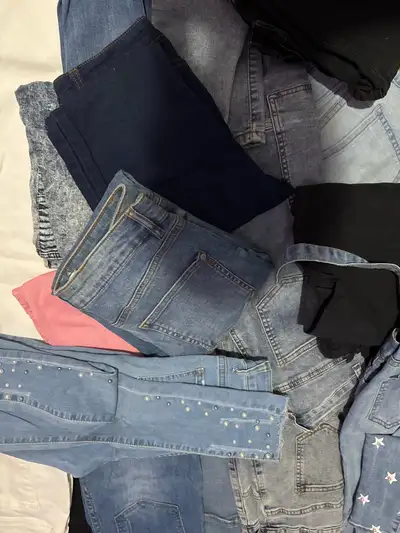 15 pairs of Skinny Jeans Size XS/S, View more