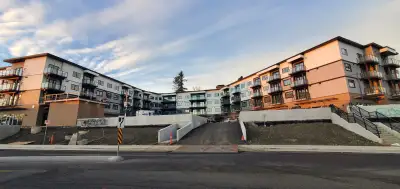 Brand New Never Lived in 1 bed + Den in Stunning Mission!