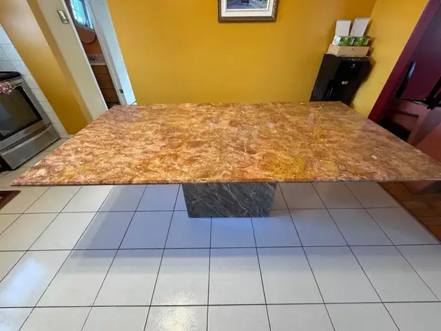 Table en marbre / marble table in Dining Tables & Sets in Longueuil / South Shore - Image 2