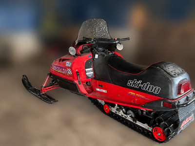 Skidoo Formula 1997 de luxe avec reculons ! Très peu de kilométrage pour l’année ! Vient avec le jac...