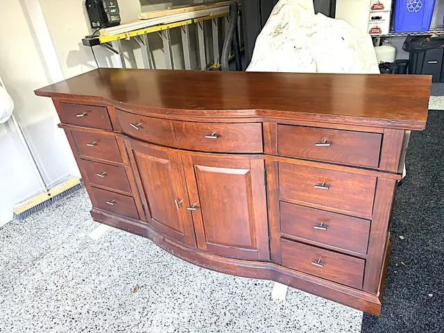 CHERRY HILL Dresser & Mirror in Dressers & Wardrobes in Oakville / Halton Region - Image 3