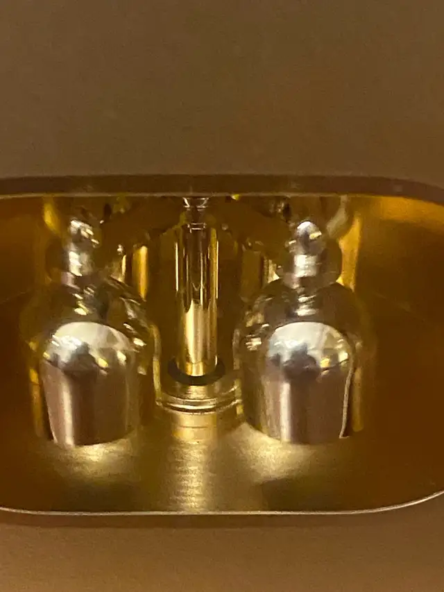 Vintage Seiko Quartz Crystal Mantle Clock Rotating Pendulum. in Home Décor & Accents in Markham / York Region - Image 5