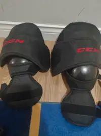 CCM junior goalie knee pads