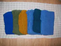 cache-cous tricotés à la main couleurs variées $10.00 unité