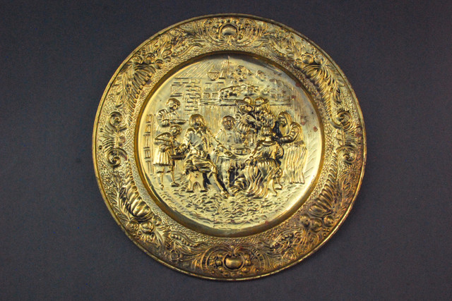 Pair of Vintage Brass Decorative Plates -  England - 14" in Arts & Collectibles in City of Toronto