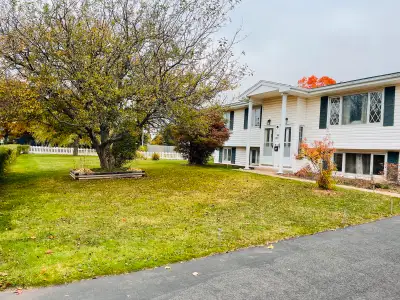 Spacious 4-Bedroom Duplex Unit for Rent – Summerside Location: Summerside, PEI ✨ Private Entry | Pri...