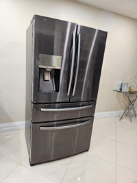 Samsung French-door fridge with icemaker and water filter