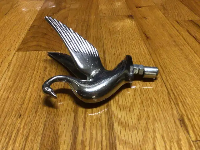 Ornement de capot in Other in Rimouski / Bas-St-Laurent - Image 4