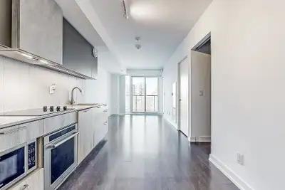 1 + Den Luxury Condo For Rent in Liberty Village