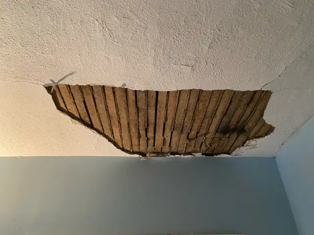 Popcorn Repair, Patch Holes, Drywall Repair, Water Damage in Drywall & Stucco Removal in Oakville / Halton Region - Image 10