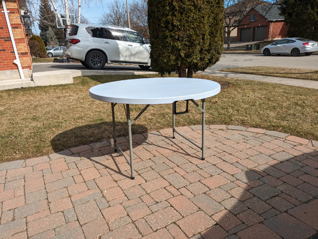6' Round Folding Table in Other Tables in Hamilton - Image 2