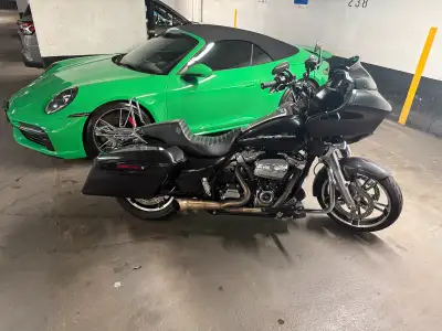 Amazing bike, stage II, includes screaming eagle breather and zipper cams, including Harley tuner (d...