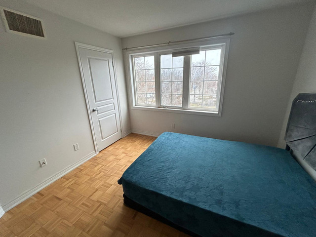 Room for rent in Richmond Hill  in Room Rentals & Roommates in Markham / York Region - Image 2