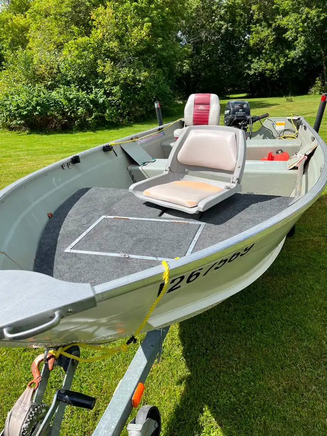 2016 14ft Lowe Fishing Boat w/ 20HP Mercury 4-Stroke, & Trailer in Powerboats & Motorboats in Sudbury - Image 4