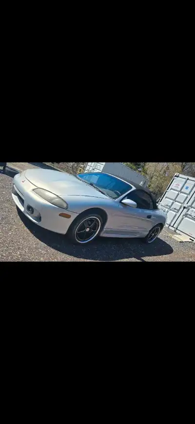 Mitsubishi eclipse 1999 décapotable transmission automatique 145000 km Vga Roule bien mais besoin d'...