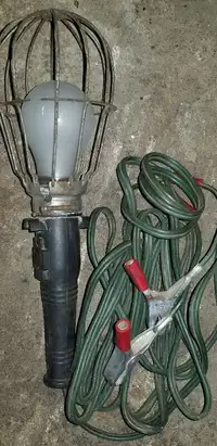 Vintage 12 volt Corded Work Light/Trouble Lamp