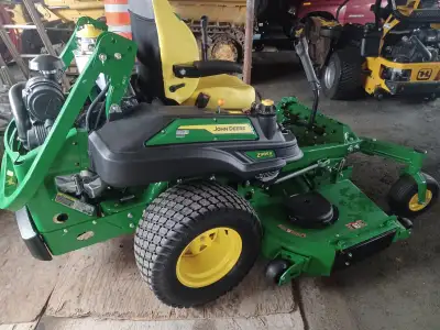 John deere z 985r 2025 72 pouces 160 heures Moteur gaz 40 hp Mulch kit Full garantie Prix : 21 000 C...