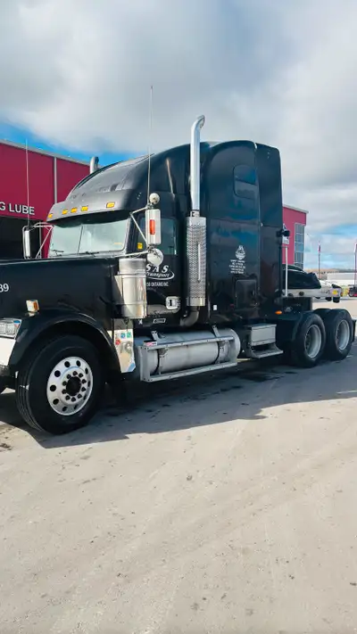 2003 frightliner classic with 12.7 l detroit engine No egr 2003 frighliner classic with detroit 60 s...