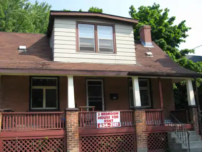 Seeking mature students. 5-minute walk to main campus. 547 Johnson Recently renovated kitchen with d...