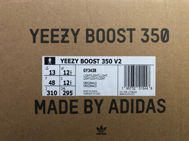 Yeezy 350  dans Chaussures pour hommes  à Trois-Rivières - Image 3