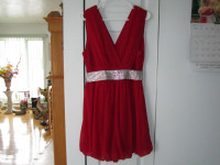 belle robe rouge en tulle et brillant med...large