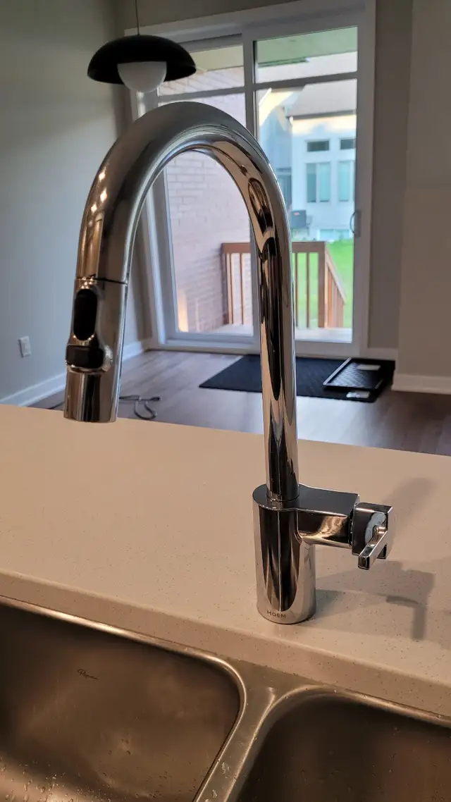 Stunning 3 bedroom townhome in Kanata Lakes