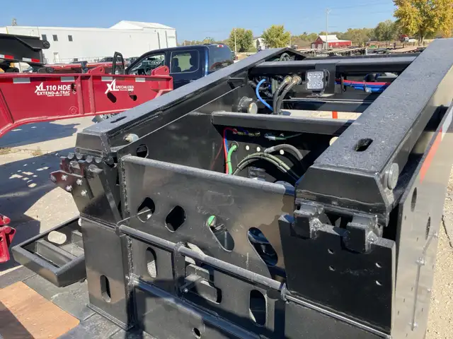 2026 XL Specialized 55Ton Float (x2) 18” LDH and (x2) 22” LDH) in Heavy Equipment in Hamilton - Image 6