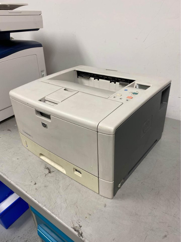 HP LaserJet 5200 - Imprimante Tabloid Laser Monochrome Usager dans Imprimantes, Scanneurs  à Ville de Montréal - Image 2