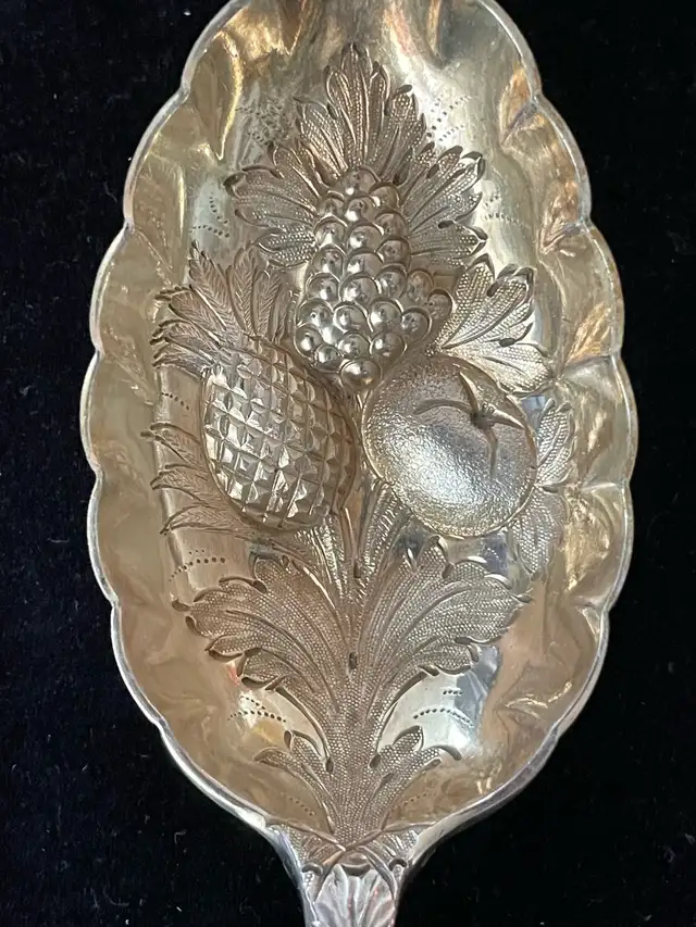 Vintage Birks Serving Spoon  in Arts & Collectibles in City of Toronto - Image 5
