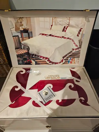 Cosmo de Versace Luxury Bed Set & Bathrobe – Brand New, View more