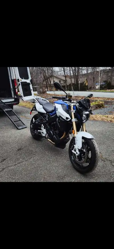 2015 BMW F800R with only 4800 km - practically still new. I purchased this two years ago with 2000 k...