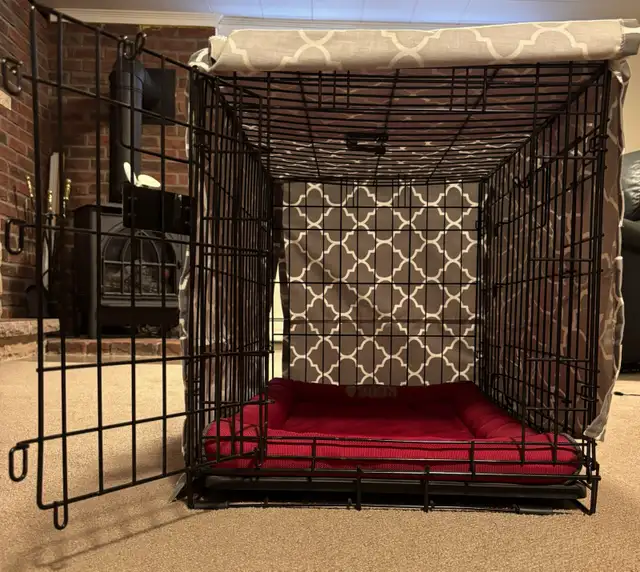 Dog crate (med) plus Crate Mat & Cover in Accessories in Oshawa / Durham Region - Image 2