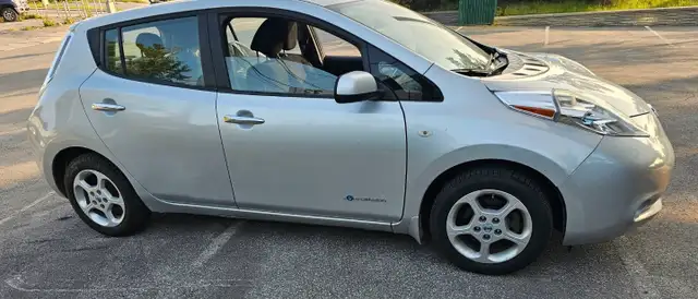 2013 Nissan Leaf Automatic transmission Electric Air Conditionin in Cars & Trucks in Laval / North Shore - Image 7
