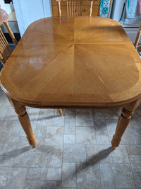 Table en bois 42x60, 6 chaises et rallonge - Vendeur motivé