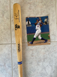 Blue Jays, Vernon Wells, Autographed bat and Photo