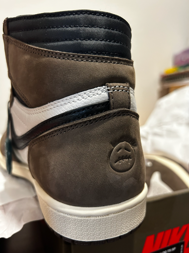 Air Jordan 1 Travis Scott Dark Mocha Reps in Men's Shoes in Oakville / Halton Region - Image 4