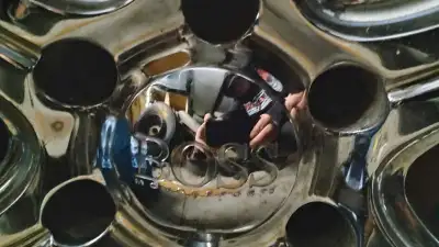 in excellent condition asking 750 or best offer fits on fits Chevy's full size call dave 705-865-162...