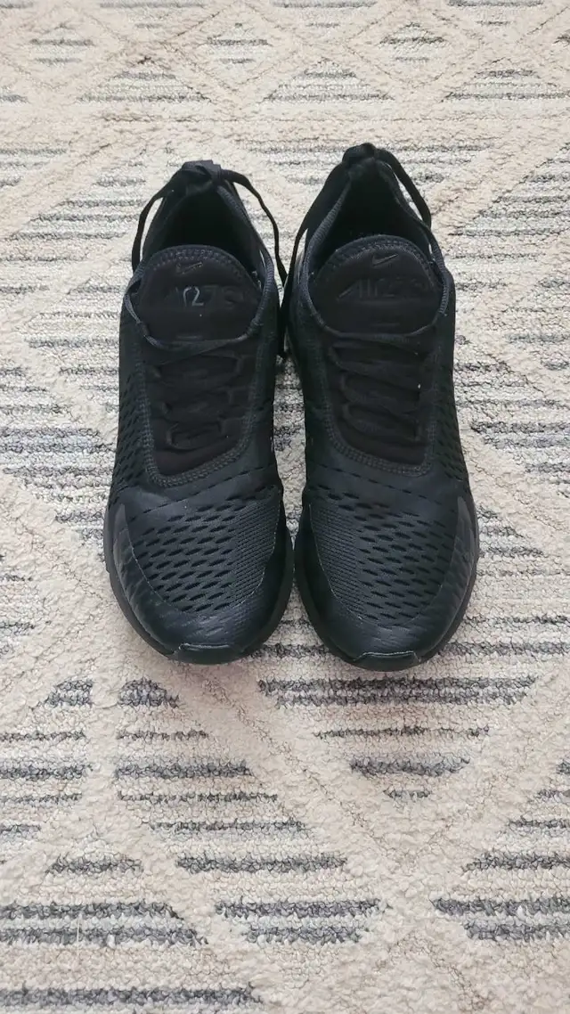 Black Nike Airmax 270 in Men's Shoes in Napanee - Image 3