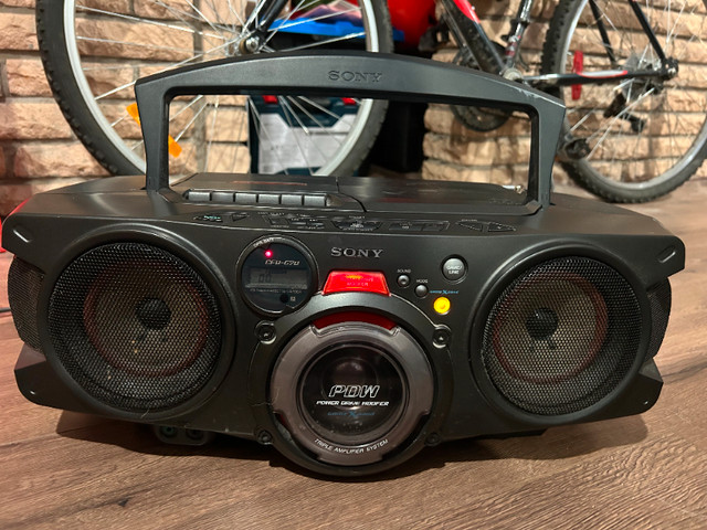 Sony CFD-G70 Triple Amp Boombox Game Xpand Power Drive dans Appareils électroniques  à Ouest de l’Île