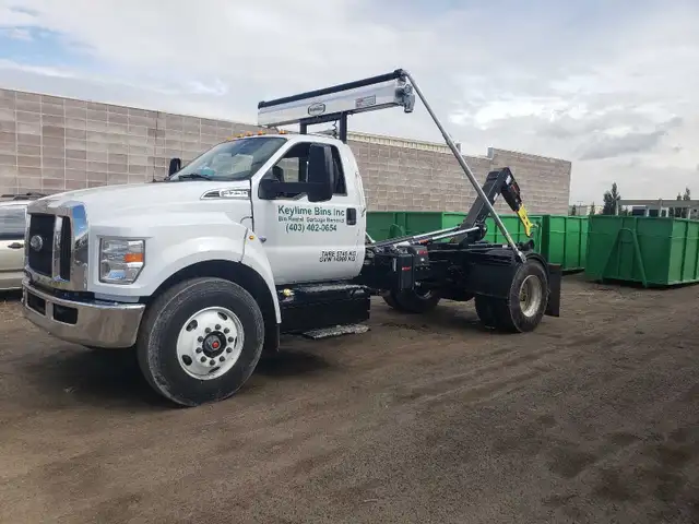 Roll off bins65203779416067126