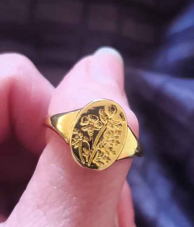 Ladies Floral Ring- NEW