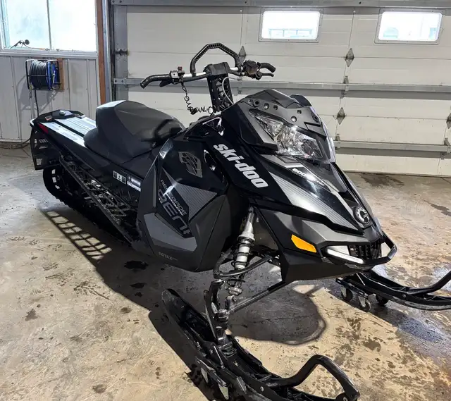Skidoo backcountry renegade 600 etec in Snowmobiles in Ottawa - Image 2