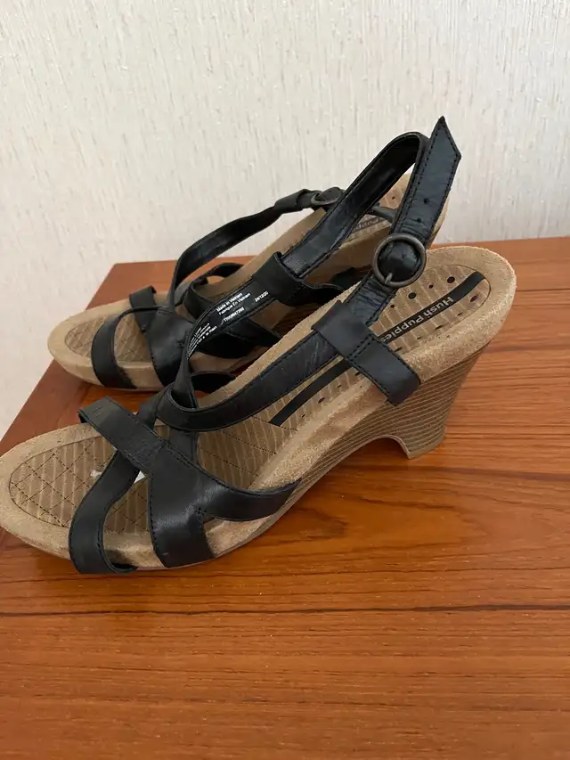 Hush Puppies Sandals- New size 10
