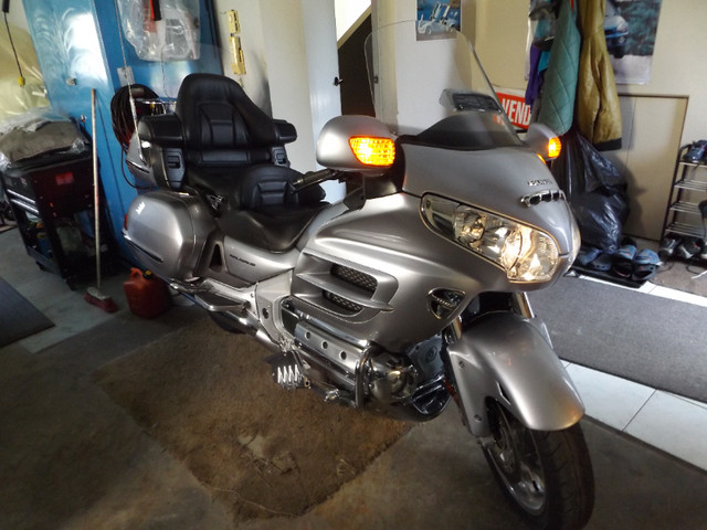 GOLDWING SE 2009 (53000km) dans Routières  à Ville de Québec - Image 2