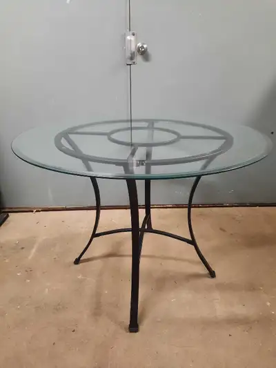 For sale beautiful round dining table with glass on top. Steel frame, black color. The glass can be...