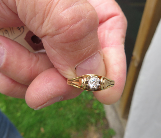 14K gold ring with Solitaire Diamond in Jewellery & Watches in Belleville - Image 2