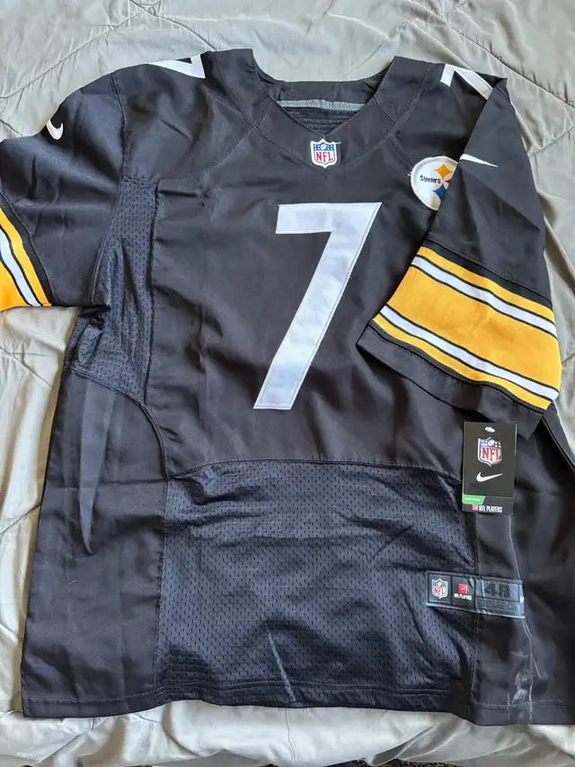 Authentic NFL jerseys in Football in Winnipeg - Image 4