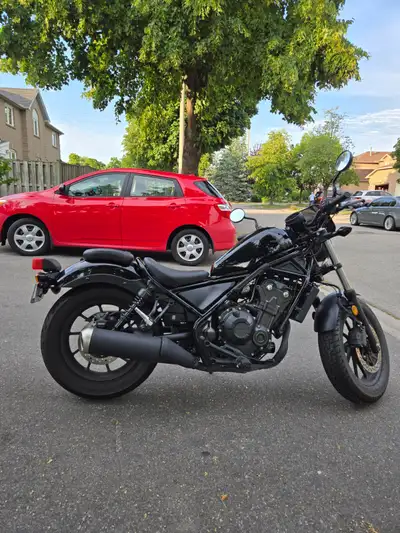 2018 Honda Rebel 500 for sale, low kms in good condition barely driven with visor and built in gear...
