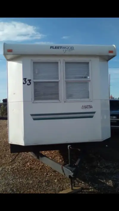 FOR SALE : 40 FOOT FLEETWOOD TERRY PARK MODEL TRAILER. 1996. GOOD AIR CONDITIONING. EVERTHING WORKS....